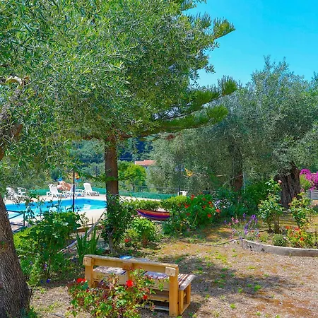 Frangis Dodeka Apartament *